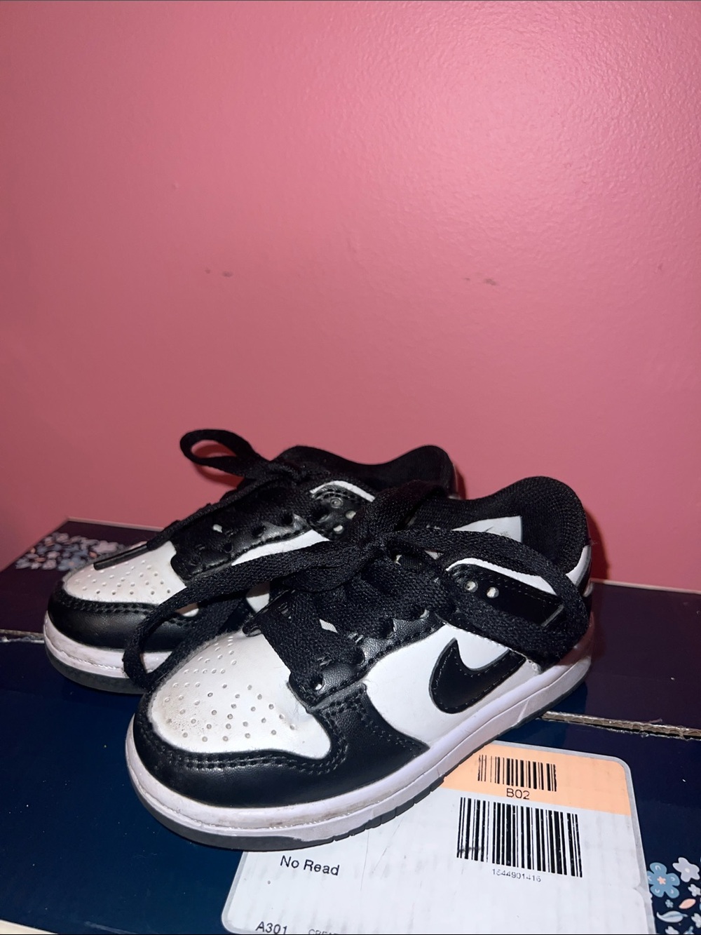 Nike Kids Black & White Low-Top Sneakers
